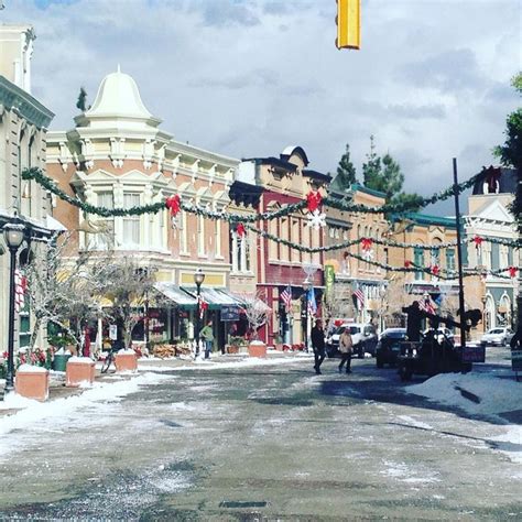 Dan Flood on Instagram: “Stars Hollow in Snow #gilmoregirlsrevival #gilmoregirls (tag me if u ...