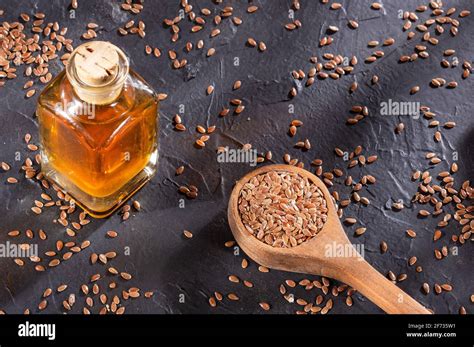 Linum usitatissimum - Seeds and linseed oil Stock Photo - Alamy