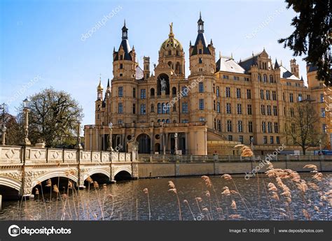 Schwerin Palace, or Schwerin Castle, palatial schloss on an island in ...