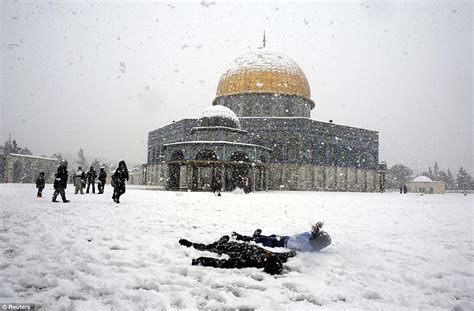 Jerusalem hit by worst snowstorm for TWENTY YEARS as eight inches falls ...