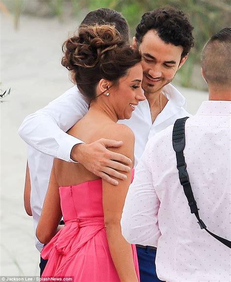 Kevin Jonas and wife Danielle can't keep their hands off each other at cousin's wedding | Daily ...