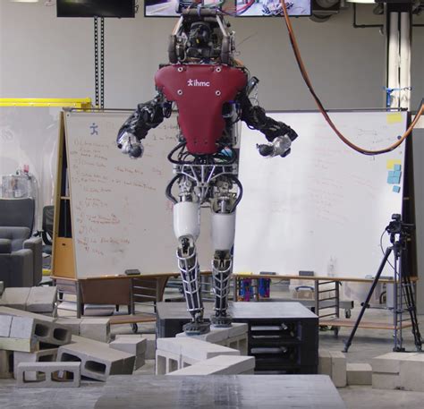 165-Pound Humanoid "Atlas" Robot Walking on a Narrow Beam and 15 More Fascinating Images - TechEBlog