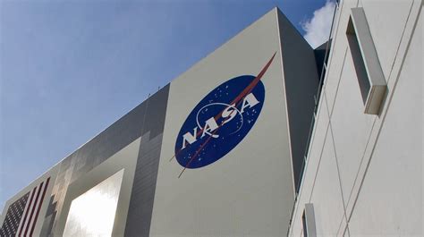 NASA Asks US Industry To Develop Spacecraft To Safely Deorbit Space Station