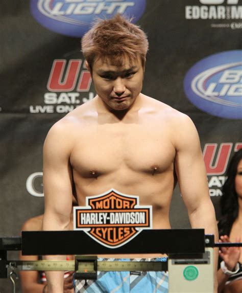 UFC®125: Weigh In Photo Gallery | UFC ® - Media