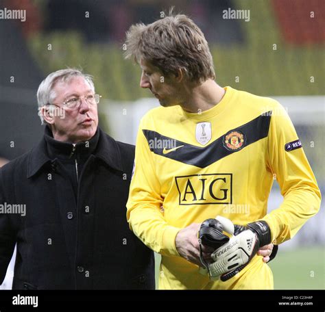 Edwin van der sar manchester united hi-res stock photography and images ...