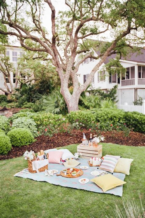 How to Picnic Like an Event Planner - Camille Styles | Picnic, Backyard ...