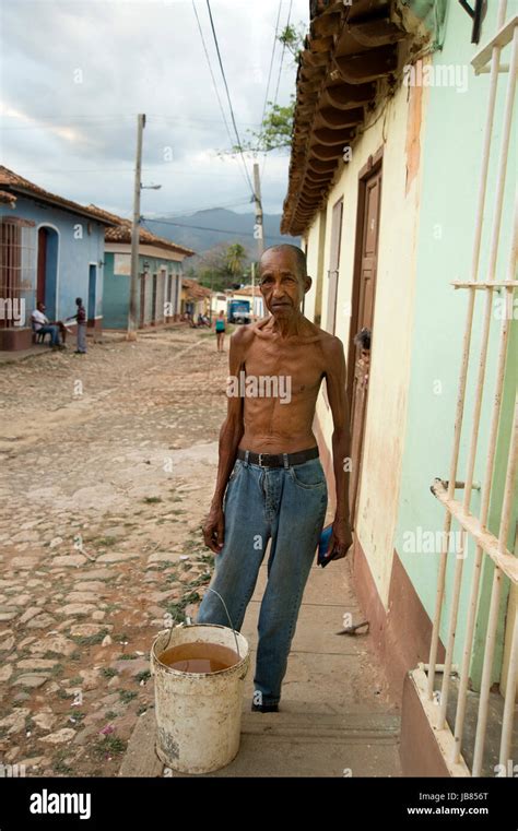 Homme cubain maigre Banque de photographies et d’images à haute ...