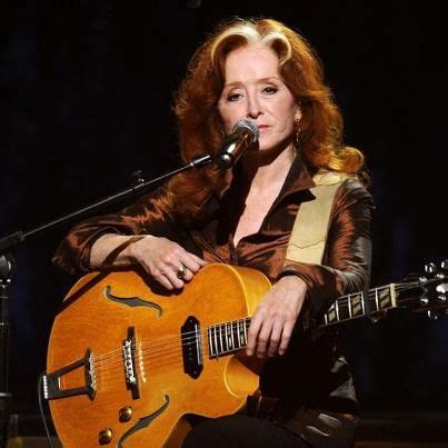 I LOVE SEEING HER PLAY THIS BEAUTIFUL, IRREPLACEABLE GUITAR! | Bonnie raitt, Entertainment news ...