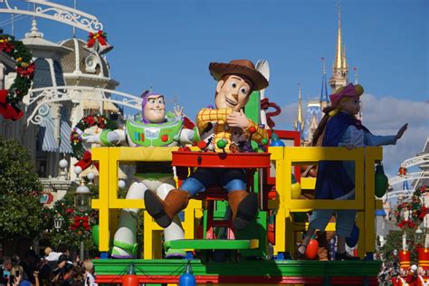 PHOTOS, VIDEO: Mickey’s Once Upon a Christmastime Parade Begins Daytime Performances at Magic ...