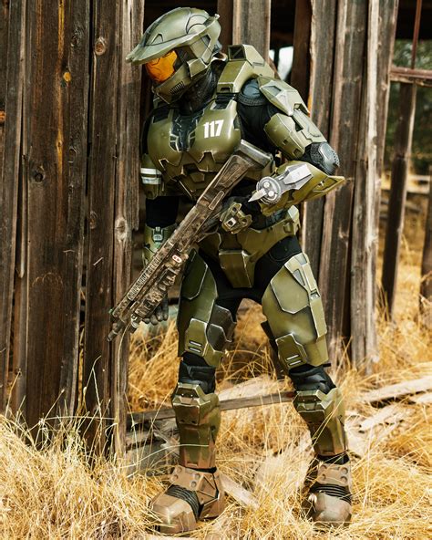 Halo 3 Cosplay or action figure? : r/halo