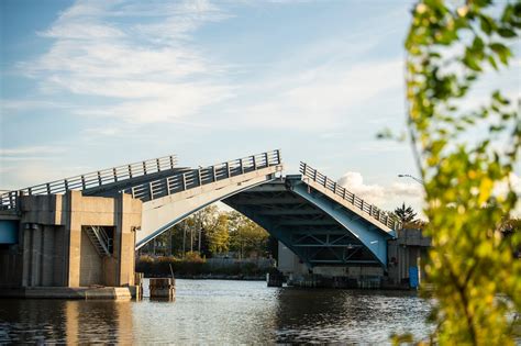 Lafayette Bridge malfunctioning, closed to traffic - mlive.com