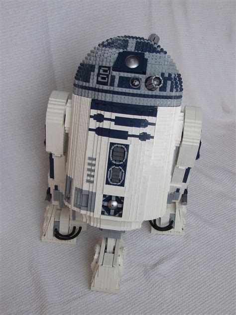 Remote Controlled LEGO R2-D2 | Gadgetsin