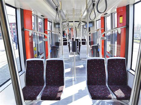 Fotos: So sehen Freiburgs neue Trams von innen aus - Freiburg - Fotogalerien - Badische Zeitung