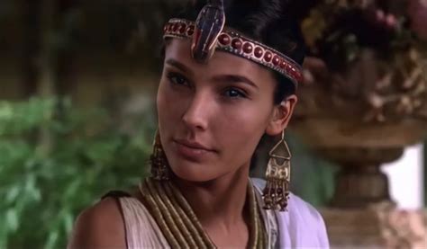 Gal Gadot as Cleopatra | Gal gadot, Gal gardot, Gal