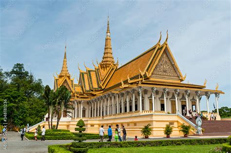 The Throne Hall in the Royal Palace of Cambodia in Phnom Penh Stock ...