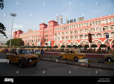 Howrah Junction railway station, in the morning Kolkata West Bengal Stock Photo, Royalty Free ...