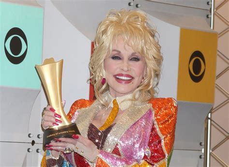 Why Does Dolly Parton Wear Gloves? (The Truth Revealed)