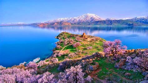 Exit to Armenia: Top 5 Most Amazingly, Beautiful Lakes in Armenia