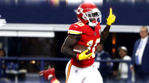 Tyreek Hill Is Showing Victory Sign Wearing Yellow Gloves And Red White Sports Dress And Helmet ...