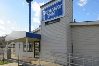 Rodeway Inn hotel in Cross Lanes, WV - Book Today!