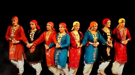 Rouf Dance: The Kashmiri Beauty - Auchitya