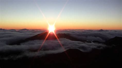 Sunrise at the Maui Volcano | Maui volcano, Maui, Sunrise