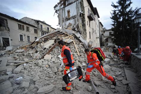 Photo: Italy earthquake kills at least 120, reduces towns to rubble ...