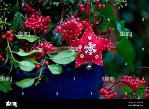Ceramic blue flower decoration hi-res stock photography and images - Alamy