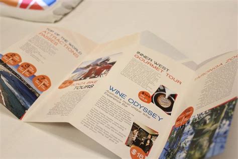 30 Great Examples of Travel Brochure Designs - Jayce-o-Yesta