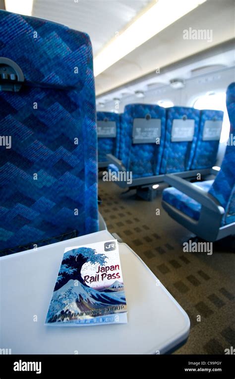 Japan Rail Pass y el interior de un tren bala en Japón Fotografía de stock - Alamy