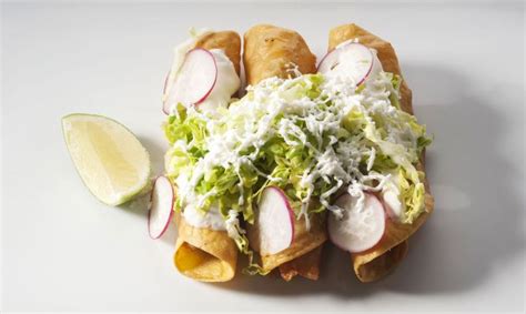 Receta De Flautas De Pollo Con Salsa Verde - Varios de Pollo