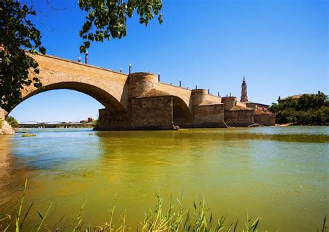 Free Photo | Medieval stone bridge over ebro river in zaragoza