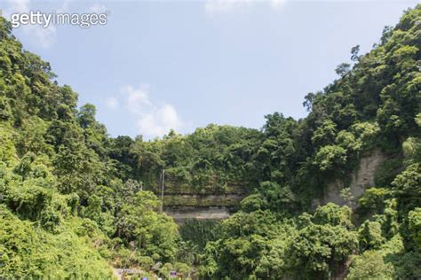 Tiny water fall at Rangamati: Shuvolong Waterfall 이미지 (1744749013) - 게티 ...