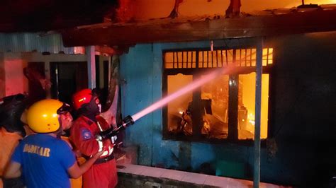 Diduga Korsleting Listrik, Satu Rumah di Kota Pekalongan Ludes Terbakar