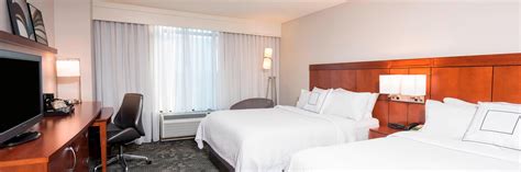 Louisville, Kentucky Hotel Rooms and Suites | Courtyard Louisville Downtown