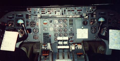 Aerospaceweb.org | Aircraft Museum - Lockheed L-1011 Tristar Cockpit Pictures