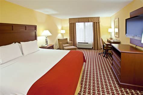 Discount Coupon for Holiday Inn Express Hotel & Suites Murray in Murray, Kentucky - Save Money!