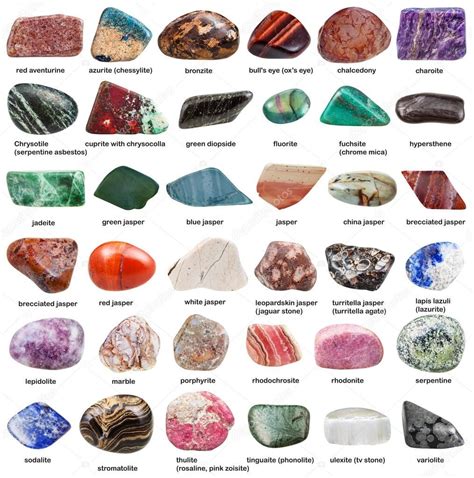 Varias piedras decorativas caídas con nombres aislados sobre fondo ...