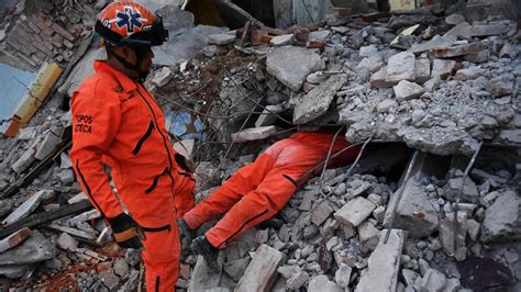 Mexico earthquake: Who are the hero 'moles' of Mexico City?