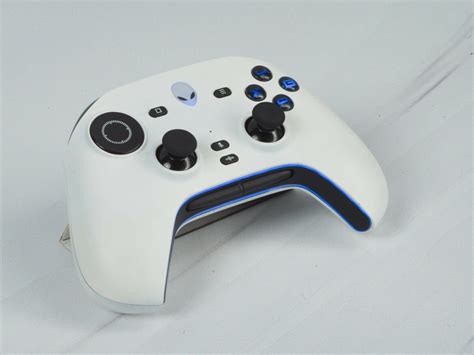 Dell Alienware Concept Nyx Game Controller lets you take your gaming ...