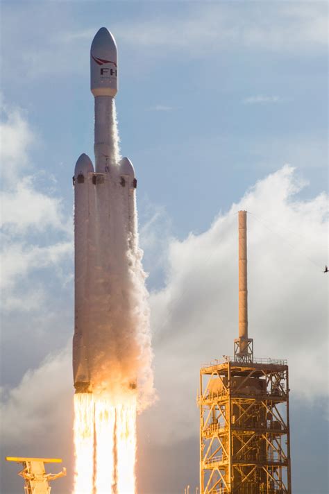 Photographer’s Incredible Shot of the Space X Falcon Heavy Launch Goes ...