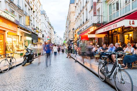 Rue Mouffetard Market (Paris) | Jet2holidays