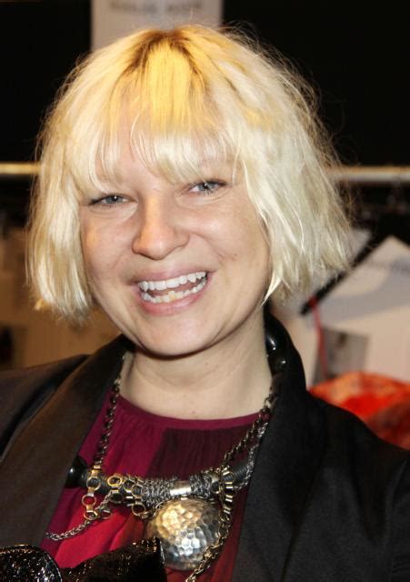 Sia biography. Australian singer and songwriter