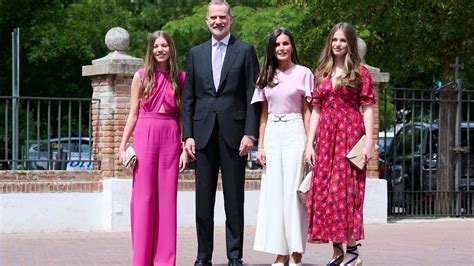 Queen Letizia coordinates in pink with family at Infanta Sofia's confirmation - all the photos ...