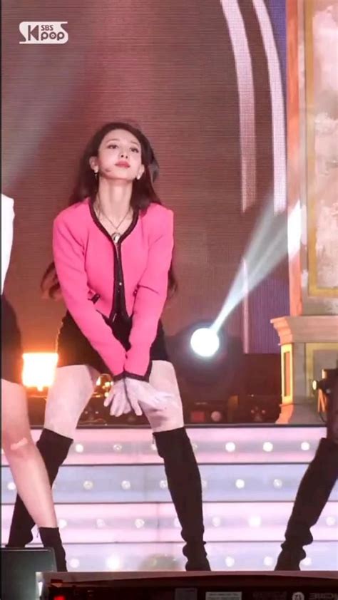 Nayeon fancam | Asian woman, Women, Women's blazer