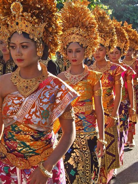 Women in traditional Balinese dress, Bali, Indonesia. | Traditional dresses, Traditional outfits ...