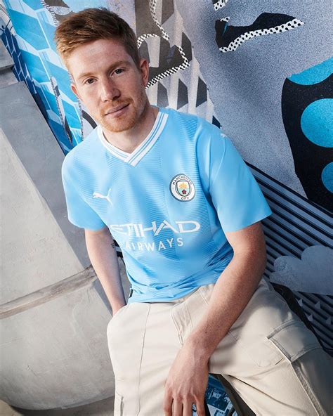 Manchester City presentó su nueva camiseta para temporada 2023-2024 ...