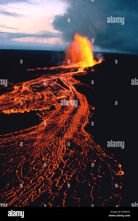 Hawaii, Big Island, Kilauea Volcano, Puuoo Vent Eruption At Twilight ...