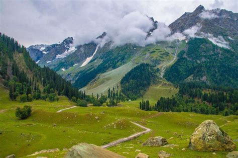 Kashmir Tourism : Kashmir to organise largest tourism convention in 30 ...