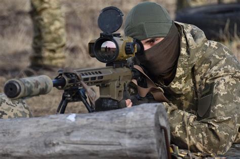 Ukrainian sniper [1080x719] : r/MilitaryPorn